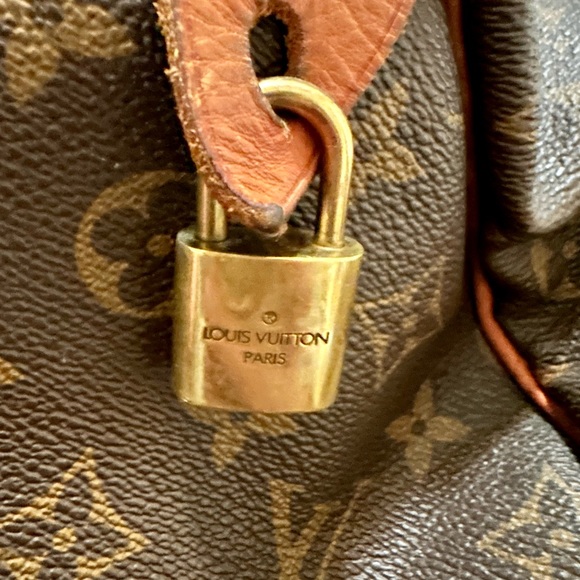 Louis Vuitton Monogram Canvas - Picture 5 of 9